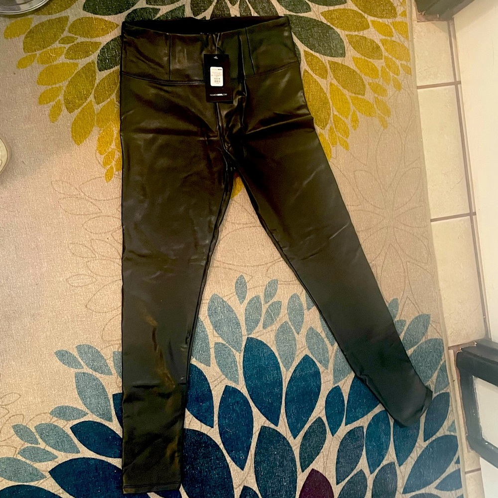 Faux leather tummy tuck leggings in black